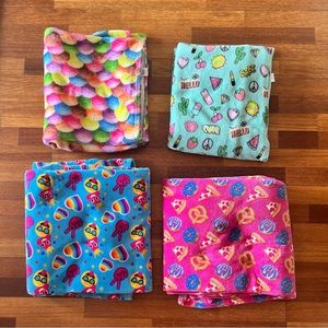 4x Trendy Fluffy blankets for kids